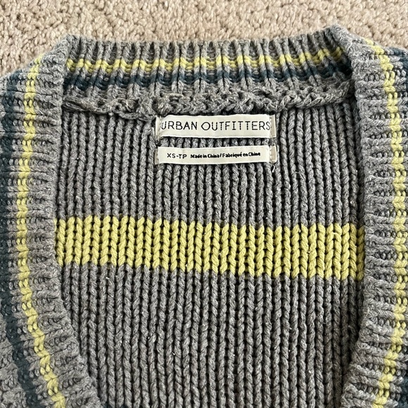 Urban Outfitters green and grey cardigan/sweater size XS - Picture 2 of 3